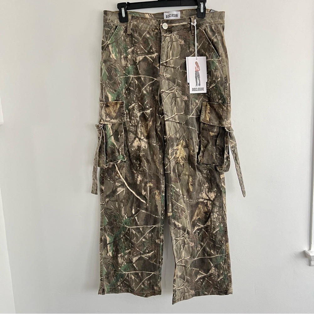 NWT Disclosure Size 9/29 Baggy Women’s Cargo Pants Stylish Woodland Camoflauge